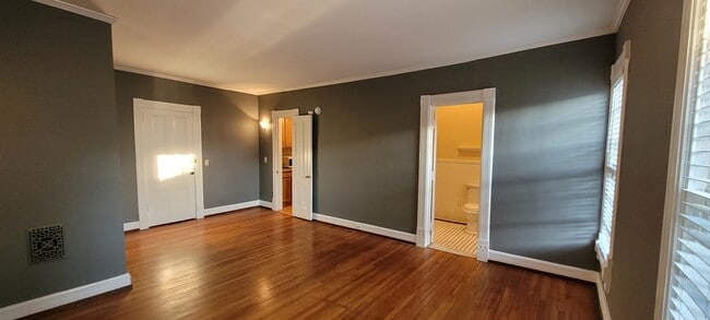 Living Room - 463 W Gray St Unidad 4