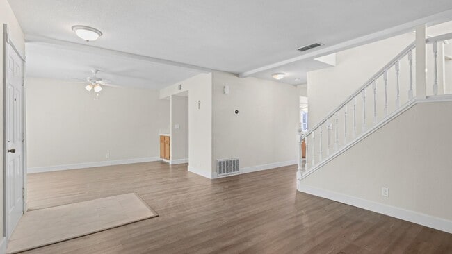 Photo - 142 Village Ct