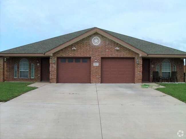 Building Photo - Well-Maintained Home Near Clear Creek Gate...