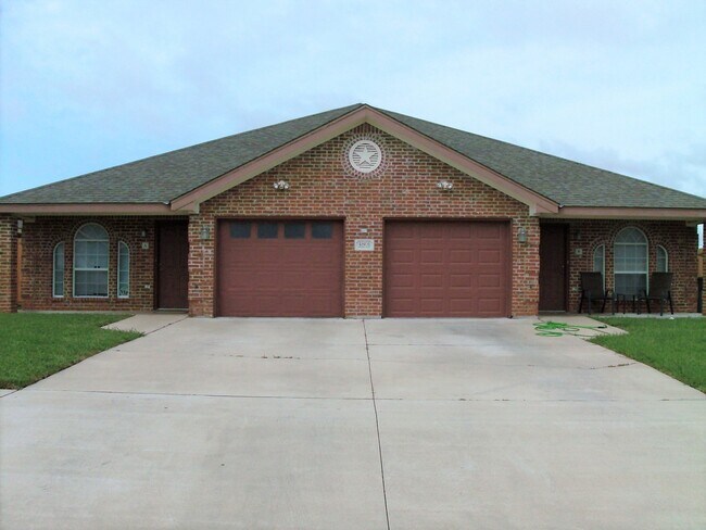 Well-Maintained Home Near Clear Creek Gate... - Well-Maintained Home Near Clear Creek Gate...