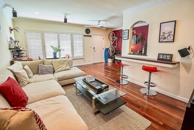 "Charming 1-Bedroom Retreat in Prime Santa Monica Location – Welcome Home!"