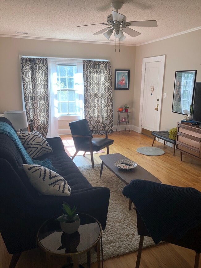 Living Room - 2640 Lake St Unidad C