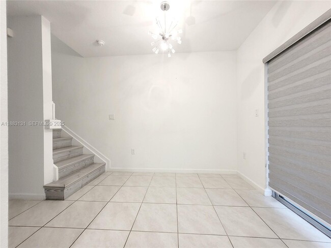 Photo - 541 NE 4th Ln