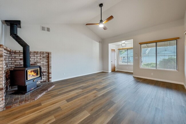 Photo - Updated 2 Bed, 2 Bath Duplex with Private Fenced Yard in Rescue!