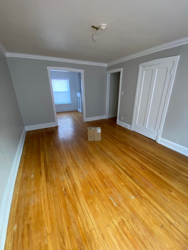 Building Photo - 4021 W Melrose St Unit S3 Rental
