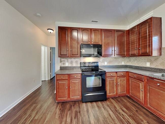 Photo - 1018 Skillbeck Rd