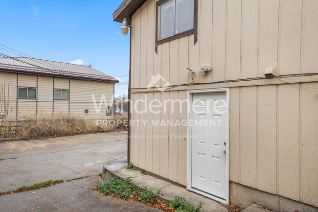 Photo - 1111 E Newark Ave Apartment Unit 04