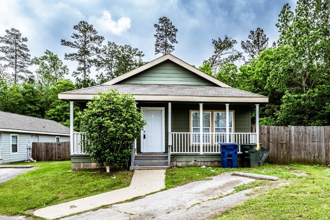 Building Photo - 108 Varsity Dr