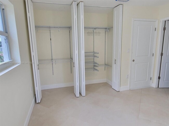 Photo - 19211 NW 48th Ct Unidad 0