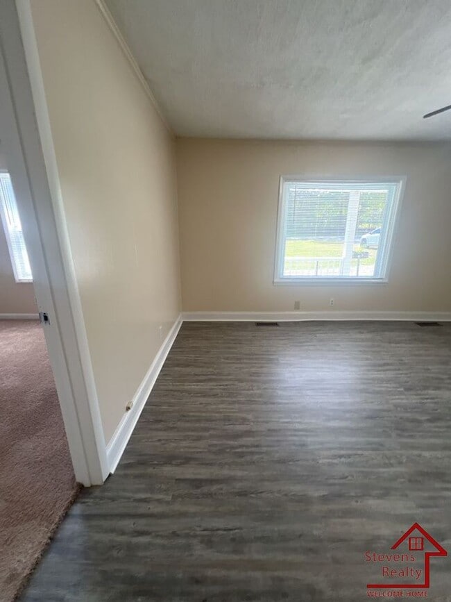 Photo - 3236 Hwy 70 E