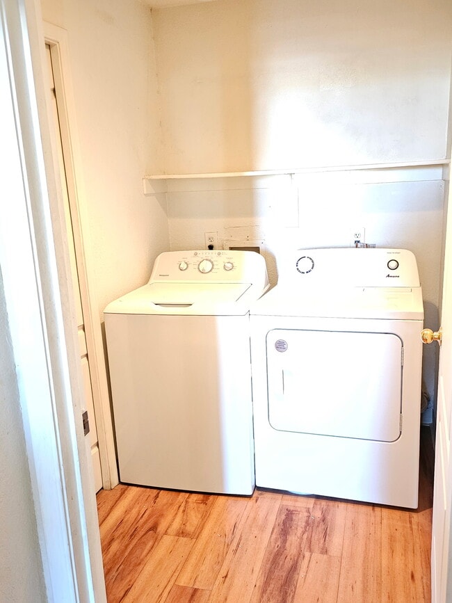 Building Photo - 2929 W Yorkshire Dr Unit 1124