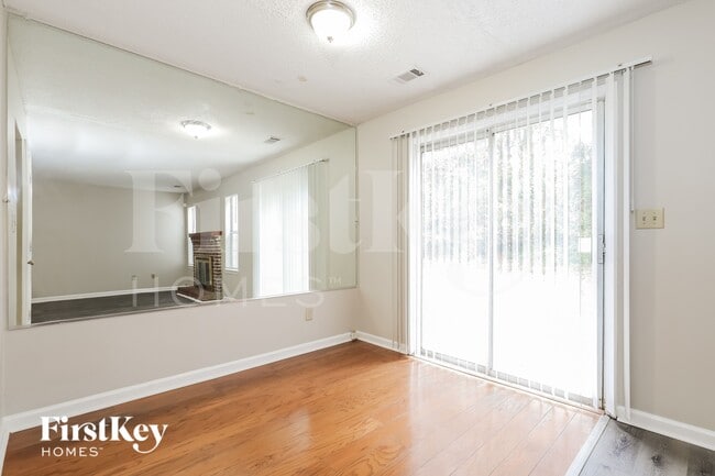 Photo - 8062 Creekstone Way