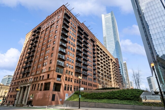 Building Photo - 165 N Canal St Unit 1324