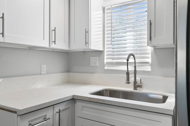 Photo - 2884 La Salle Ave Unit 04