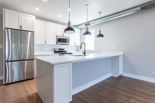 Photo - 2641 W Carmen Ave Unit 3