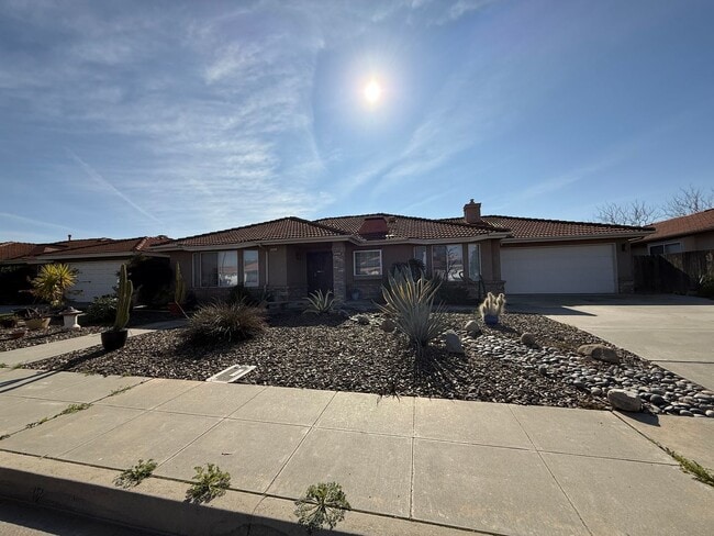 Photo - Beautiful 3-bedroom 2 bathroom Home for rent in Madera