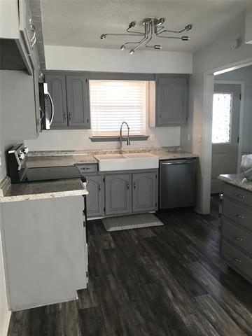 Photo - 304 E 6th St