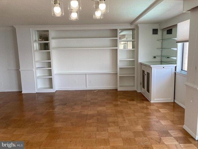 Photo - 501 Slaters Ln Unit 403