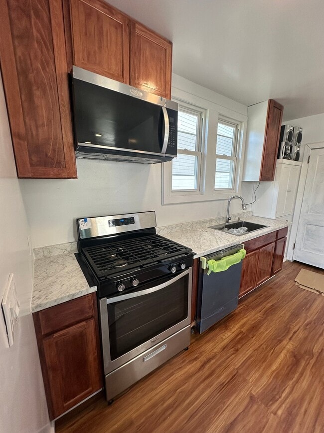 Photo - 1469 Franklin St