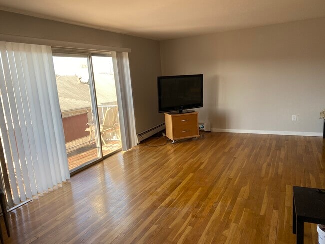 Building Photo - 364 Hoover Ave Unit 122