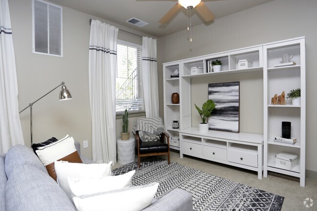 1BR, 1BA - 783 SF