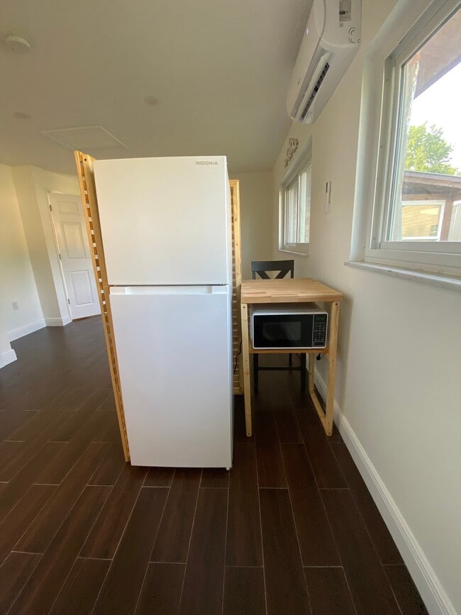 1551 Palm Tree Dr Unit 4