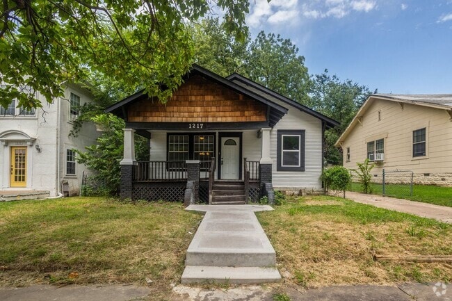 Building Photo - Remodeled 3/2 in the Neon Quarter! Rental