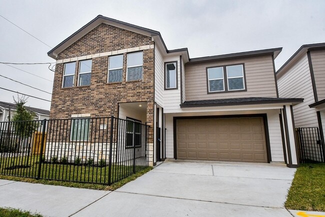 Building Photo - 2307 Gagne St