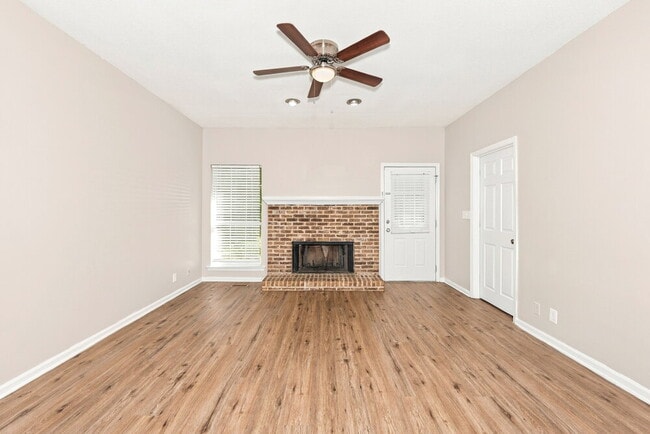 1805 Molly Ln