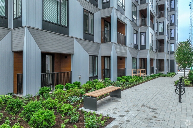 The Charley - Salón para residentes en el patio - The Charley