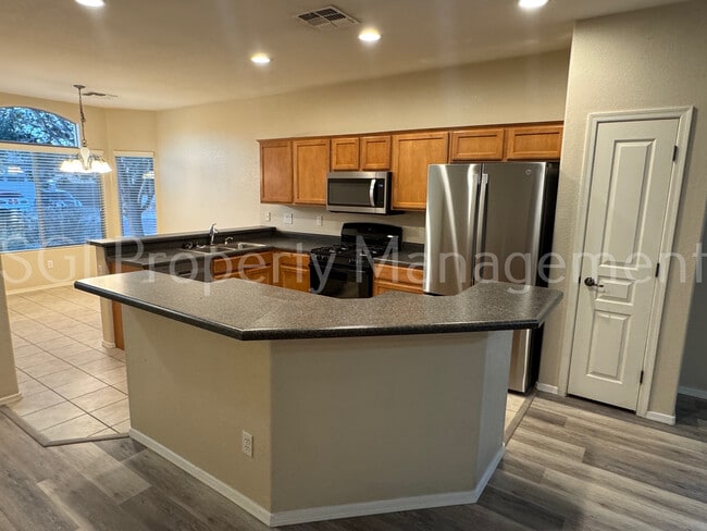 Photo - 44572 W Santa Fe Ave