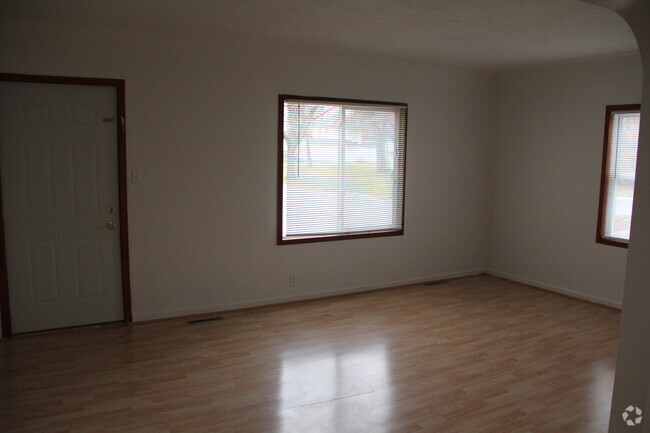 Building Photo - 1201 Bertch Ave Unit 1201 Bertch Ave Rental