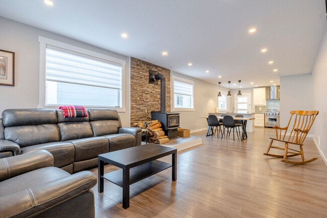 Building Photo - 1161 2 Avenue-SI ID1490151P Unit SI ID1490151P