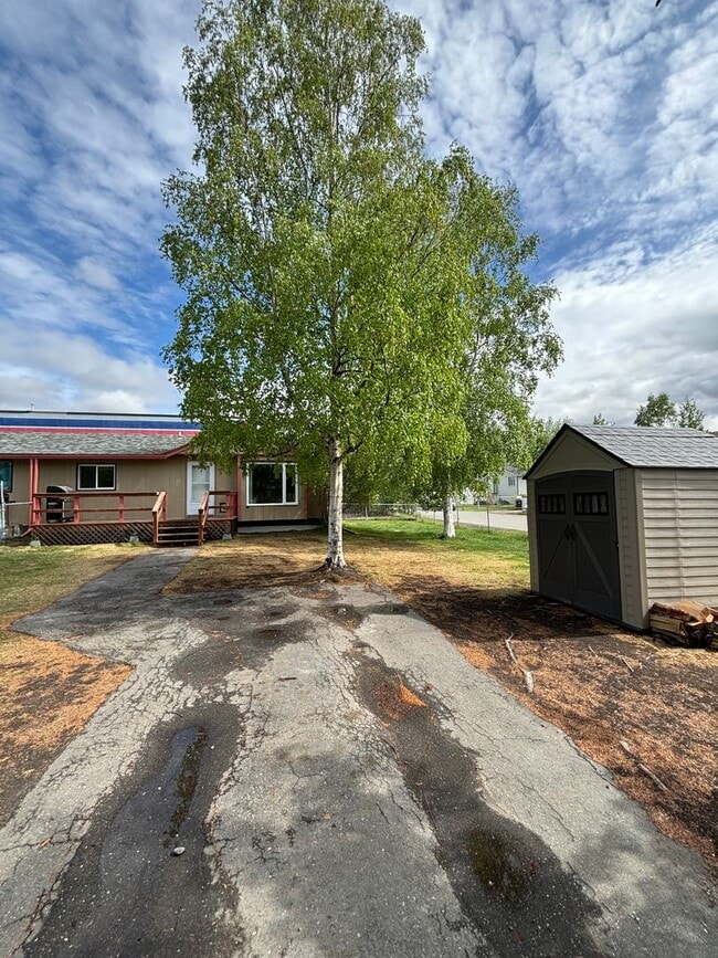 Photo - 2 bedroom duplex / Washer& Dryer in unit / Fuel included