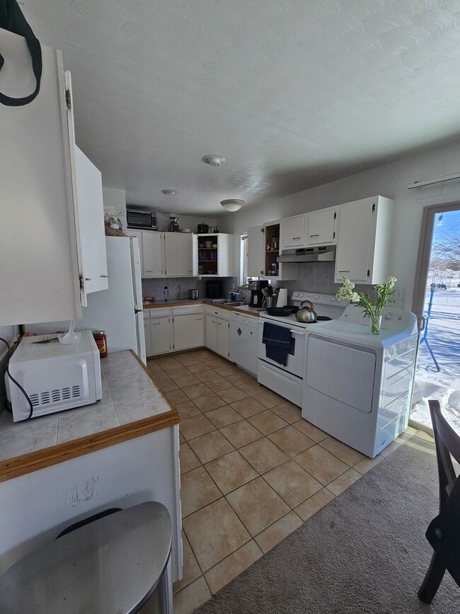 Photo - Cozy Home in East Campus