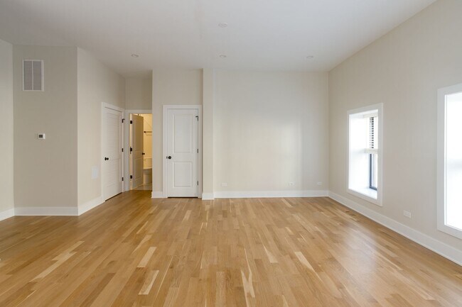 Photo - 1402 W Belden Ave Unit 1