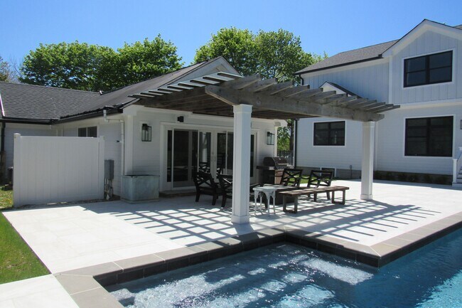 Photo - 264 S Magee St