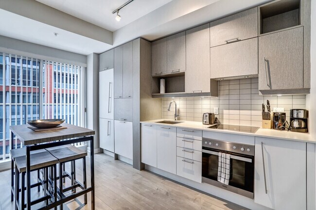 Photo - 199 Queen St W Unit ID1050763P