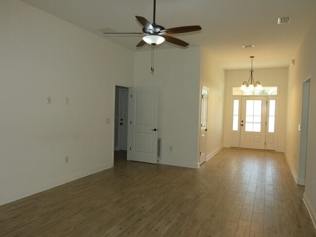 Photo - Spacious 3-Bedroom Home - Great Location