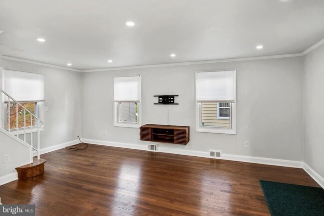 Photo - 5911 Brackenridge Ave