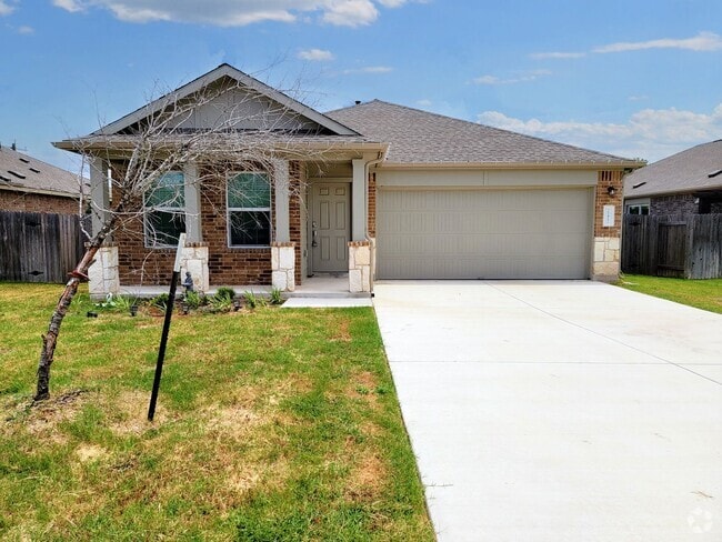 Building Photo - Modern & Spacious 3BR/2BA Home with Covere...