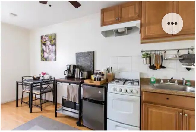 Full kitchen - 4630 Gainsborough Ave Unidad 1