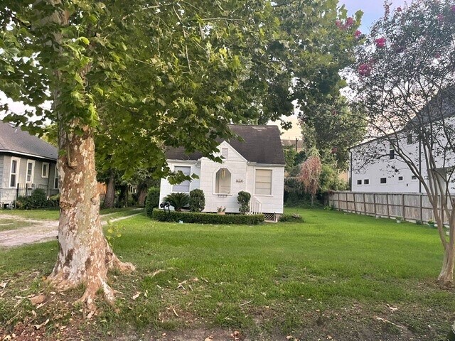 Photo - 616 W 25th St
