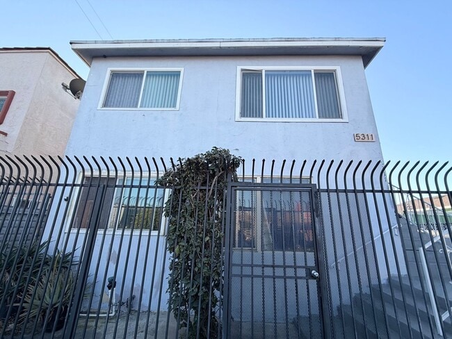 Building Photo - 5311 Normandie Ave Unit 4