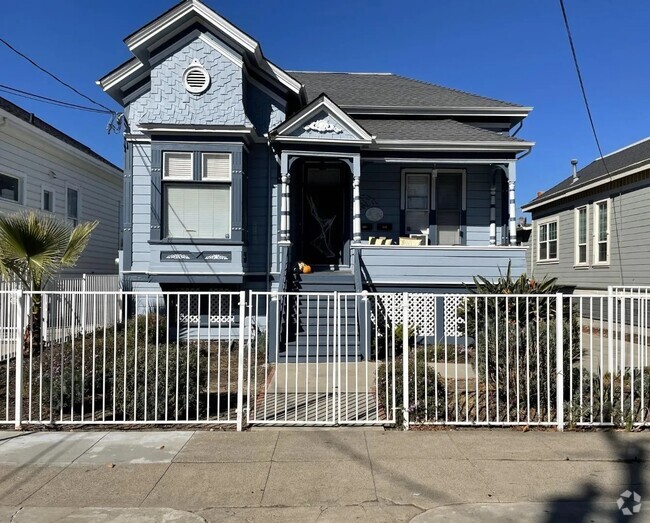 Building Photo - 279 E St James St Rental