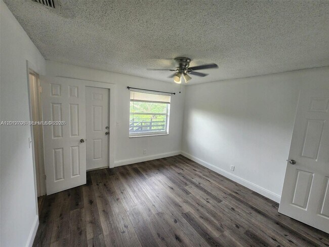 Photo - 4117 Woodside Dr Unit 4