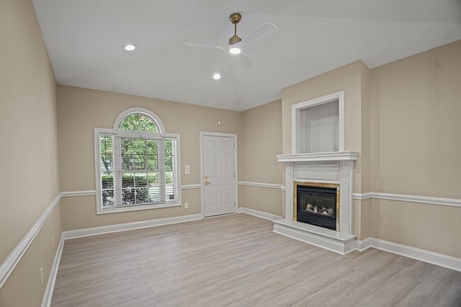 2404 W McCown Dr