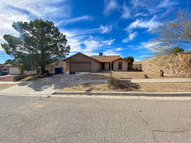 Building Photo - West El Paso 3 bed refrig A/C Home