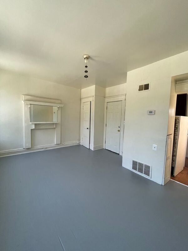 Photo - 117 W 29th St Unidad #2F