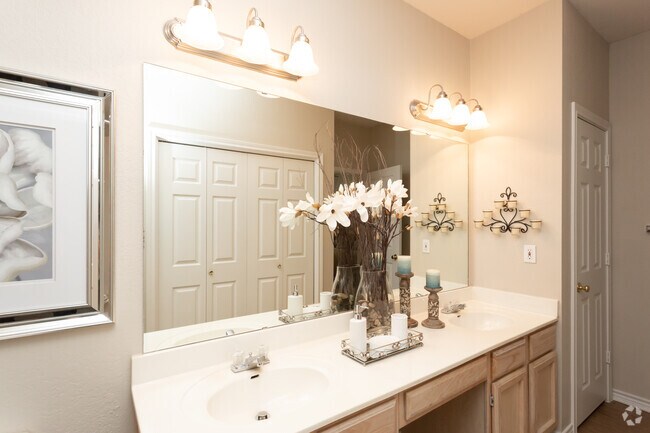1 BR, 1 BA 797 SF